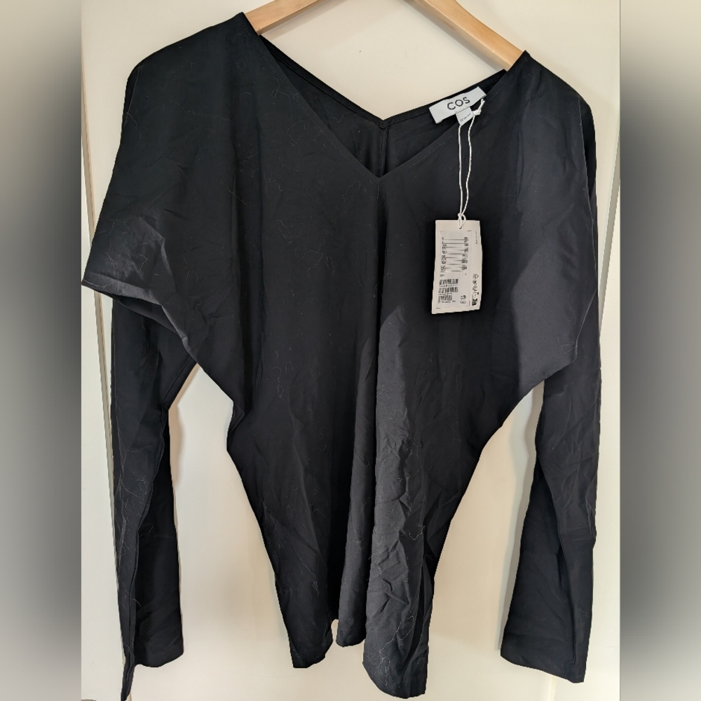 COS Black V-Neck NWT Large